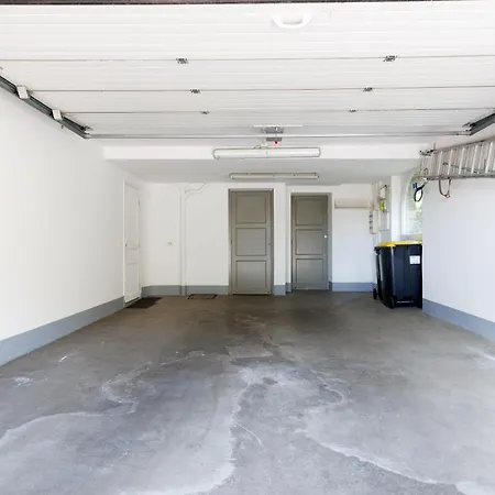 Immogroom - Luxury With Swimming Pool In Center Villa *