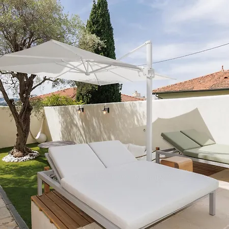 Immogroom - Luxury With Swimming Pool In Center