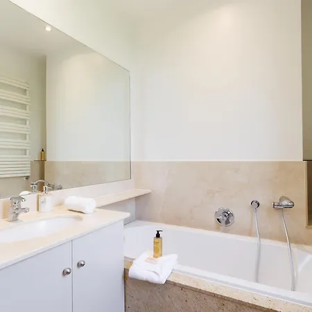 Immogroom - Luxury With Swimming Pool In Center Villa *