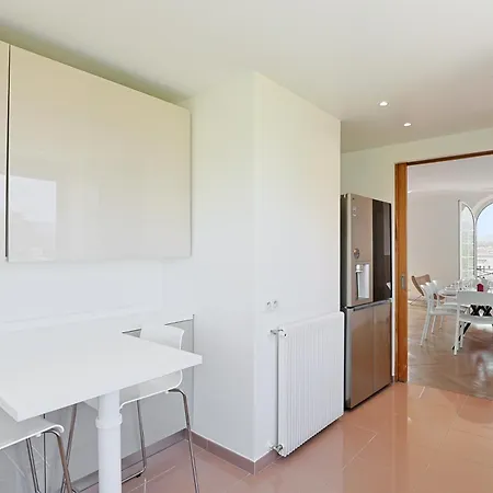 Immogroom - Luxury With Swimming Pool In Center Villa